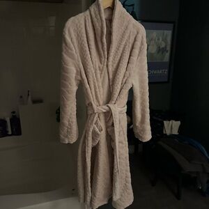 5 for $25 Nine West pink lounge robe